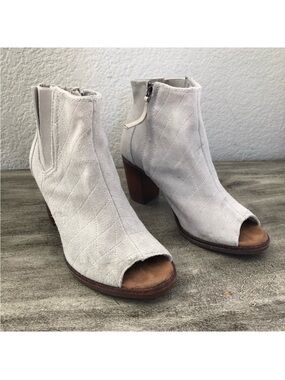 TOMS Majorca Peep Toe Ankle Boots quilted suede upper Gray size 7.5
